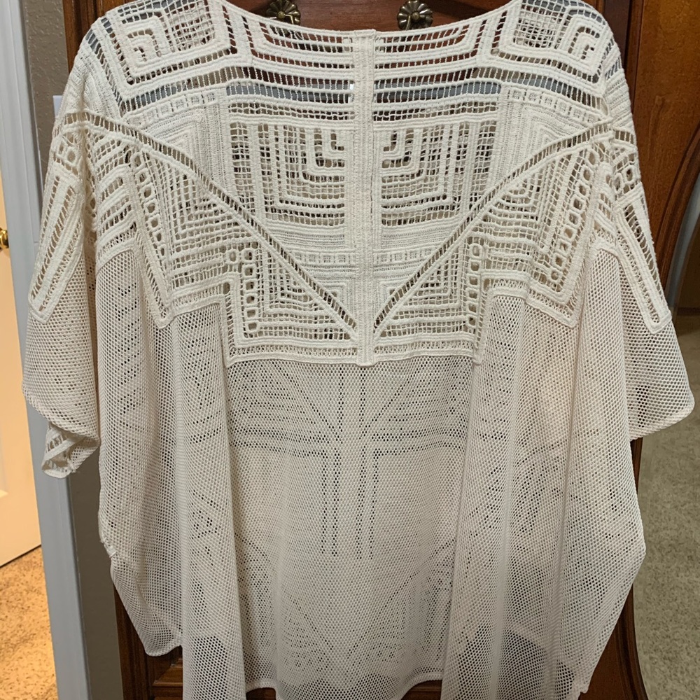 Woman’s crotchet style top